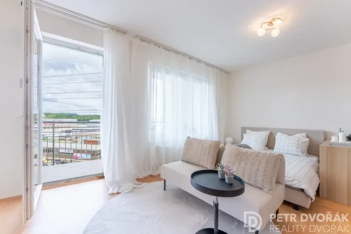 Prodej bytu 1+kk, Praha - Hloubětín, Nademlejnská, 38 m2