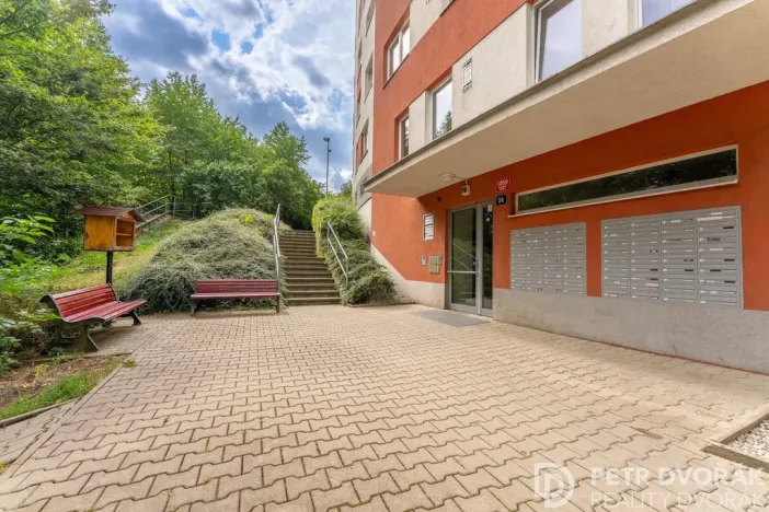 Prodej bytu 1+kk, Praha - Hloubětín, Nademlejnská, 38 m2