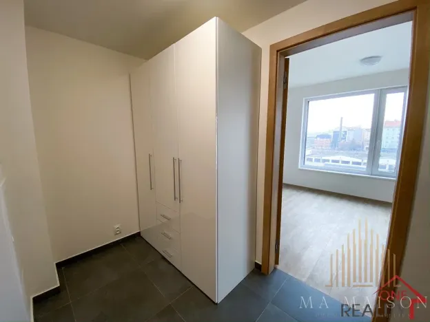 Pronájem bytu 1+kk, Praha - Holešovice, Na Maninách, 33 m2