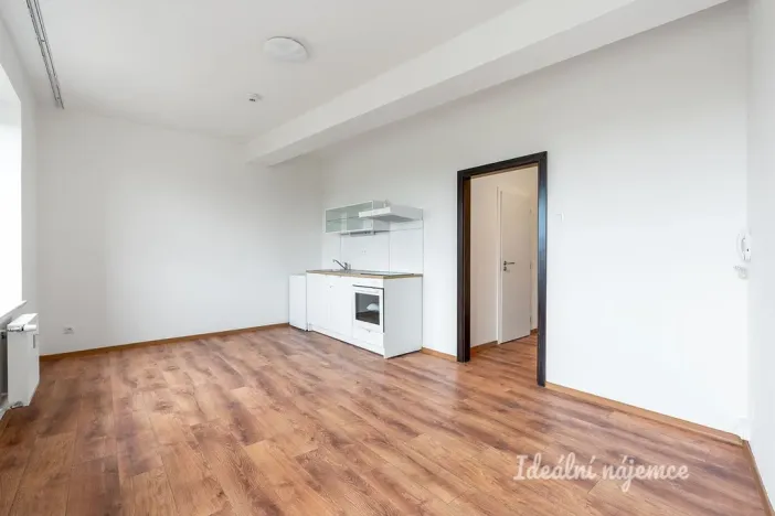 Pronájem bytu 1+kk, Praha - Suchdol, Suchdolské náměstí, 32 m2