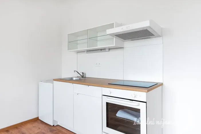 Pronájem bytu 1+kk, Praha - Suchdol, Suchdolské náměstí, 32 m2