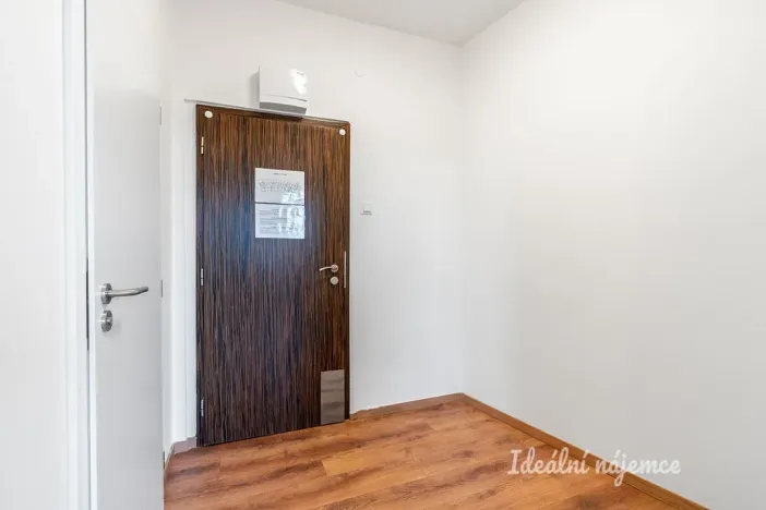Pronájem bytu 1+kk, Praha - Suchdol, Suchdolské náměstí, 32 m2