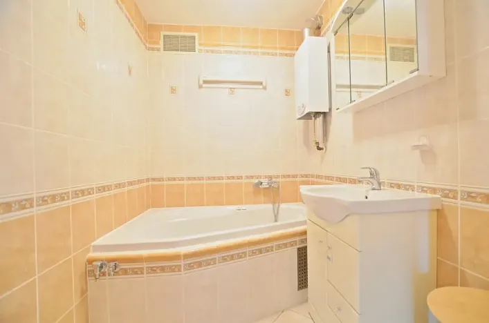 Pronájem bytu 2+1, Praha - Kobylisy, Formánkova, 49 m2