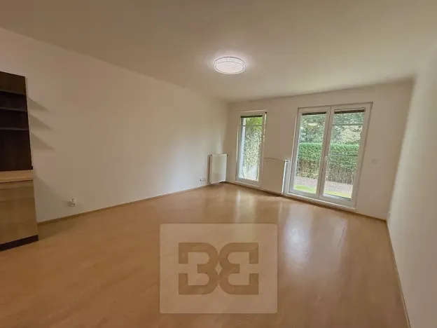 Pronájem bytu 2+kk, Praha - Pitkovice, Křemenáčová, 49 m2