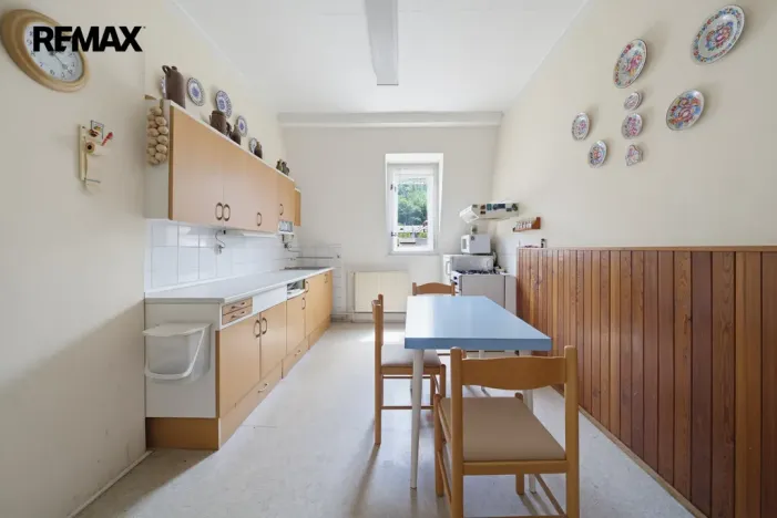 Prodej bytu 3+1, Karlovy Vary, Krymská, 83 m2