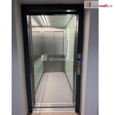 Pronájem bytu 2+kk, Karlovy Vary, Rolavská, 48 m2