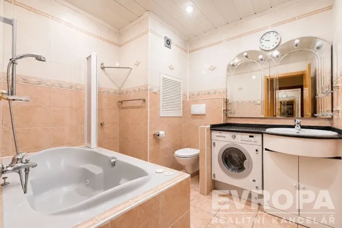 Prodej bytu 3+1, Praha - Hlubočepy, Voskovcova, 77 m2