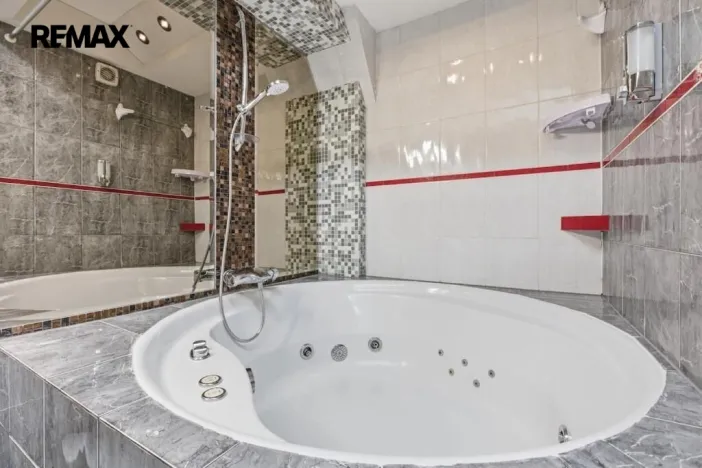 Prodej bytu 2+kk, Karlovy Vary, Horova, 86 m2