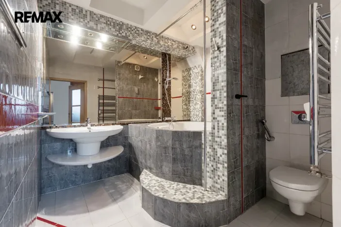 Prodej bytu 2+kk, Karlovy Vary, Horova, 86 m2