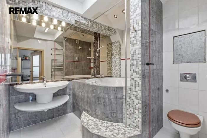 Prodej bytu 2+kk, Karlovy Vary, Horova, 86 m2