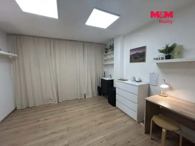 Pronájem obchodního prostoru, Jablonec nad Nisou, Riegrova, 20 m2