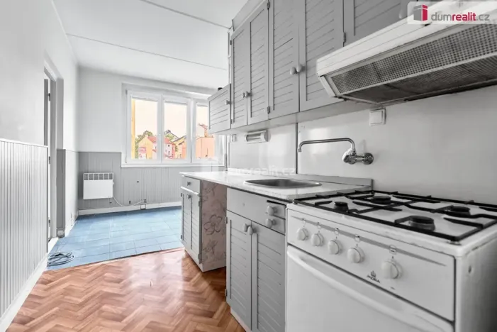 Prodej bytu 2+1, Karlovy Vary - Dvory, Chebská, 62 m2