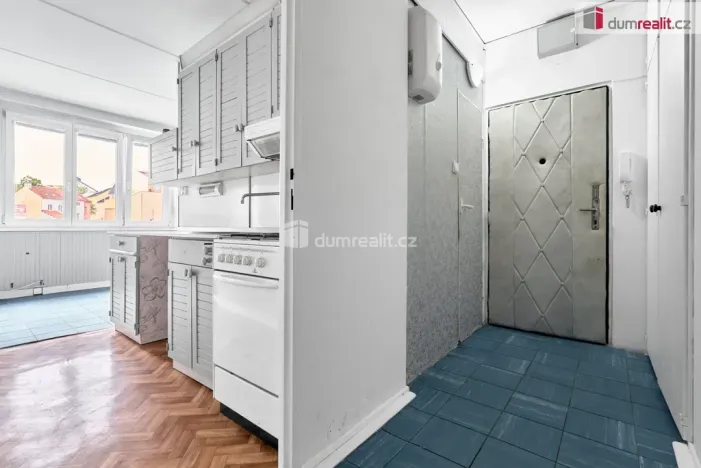 Prodej bytu 2+1, Karlovy Vary - Dvory, Chebská, 62 m2
