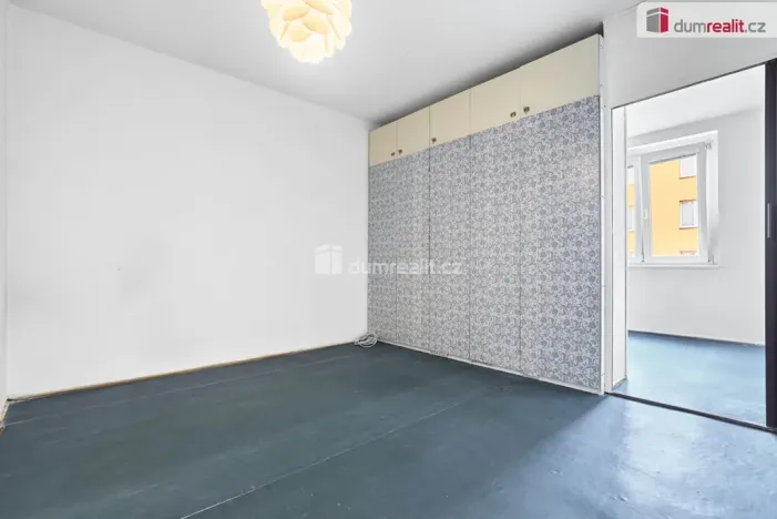 Prodej bytu 2+1, Karlovy Vary - Dvory, Chebská, 62 m2