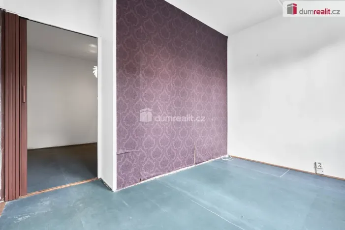 Prodej bytu 2+1, Karlovy Vary - Dvory, Chebská, 62 m2
