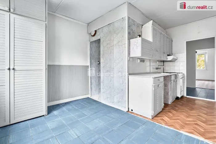 Prodej bytu 2+1, Karlovy Vary - Dvory, Chebská, 62 m2