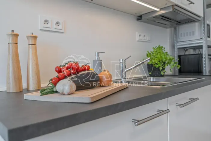 Pronájem bytu 1+kk, Praha - Holešovice, Jankovcova, 27 m2
