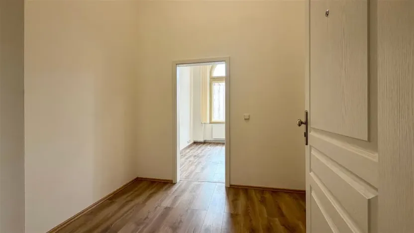 Pronájem bytu 1+kk, Cheb, náměstí Krále Jiřího z Poděbrad, 44 m2