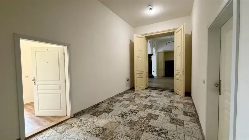 Pronájem bytu 1+kk, Cheb, náměstí Krále Jiřího z Poděbrad, 44 m2