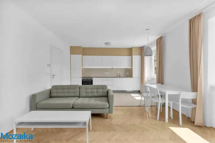 Pronájem bytu 2+kk, Lanškroun - Lanškroun-Vnitřní Město, nám. J. M. Marků, 62 m2