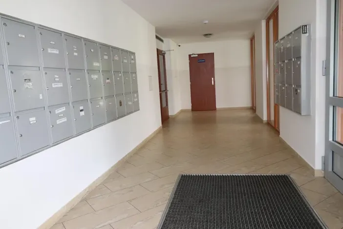 Pronájem bytu 1+kk, Praha - Záběhlice, Mattioliho, 35 m2