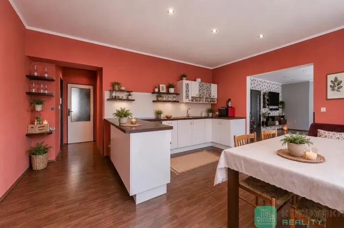 Prodej vícegeneračního domu, Hrob, 346 m2