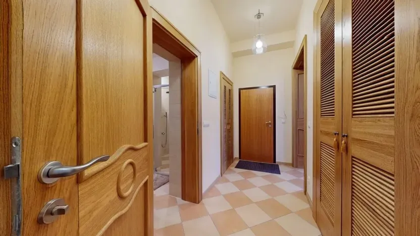 Prodej bytu 2+1, Karlovy Vary, Zámecký vrch, 64 m2