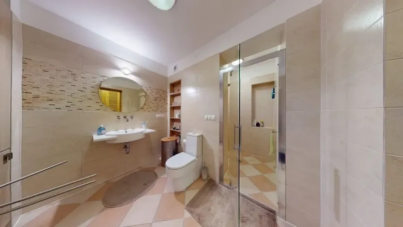 Prodej bytu 2+1, Karlovy Vary, Zámecký vrch, 64 m2