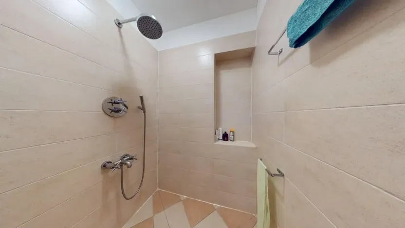 Prodej bytu 2+1, Karlovy Vary, Zámecký vrch, 64 m2