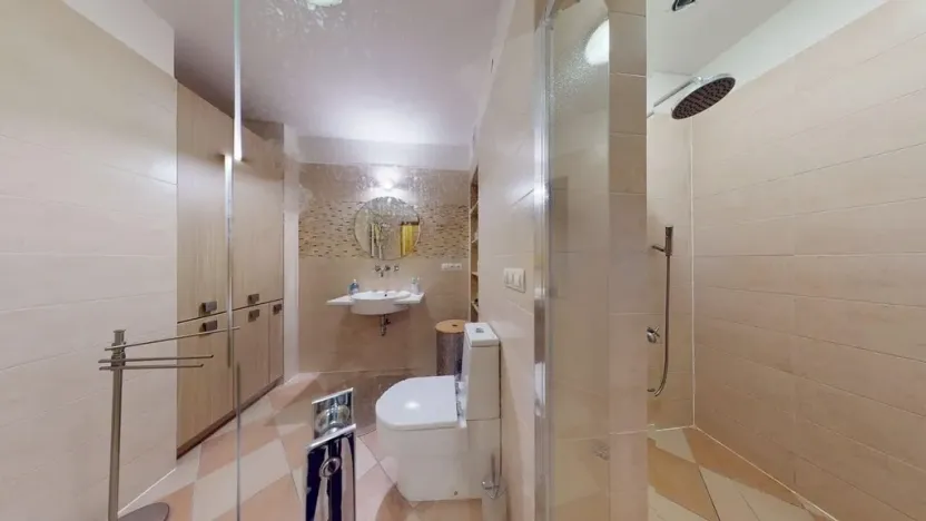 Prodej bytu 2+1, Karlovy Vary, Zámecký vrch, 64 m2