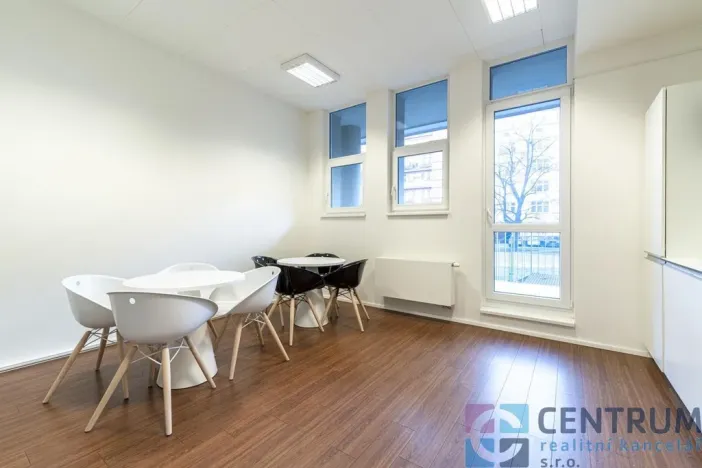 Pronájem kanceláře, Praha - Holešovice, U Pergamenky, 41 m2
