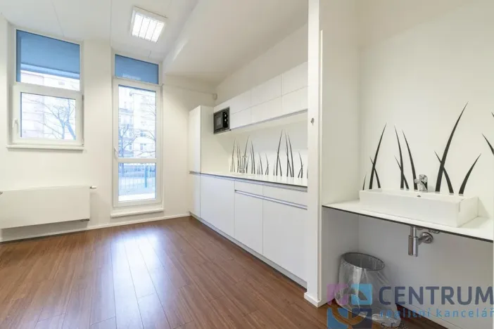Pronájem kanceláře, Praha - Holešovice, U Pergamenky, 84 m2