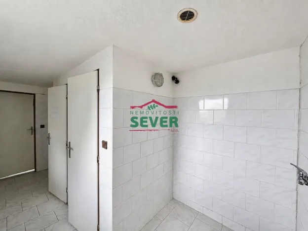 Prodej komerční nemovitosti, Hora Svaté Kateřiny, nám. Pionýrů, 800 m2