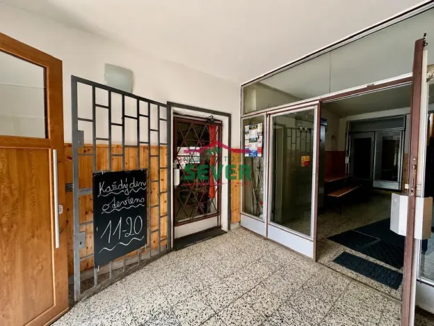 Prodej komerční nemovitosti, Hora Svaté Kateřiny, nám. Pionýrů, 800 m2