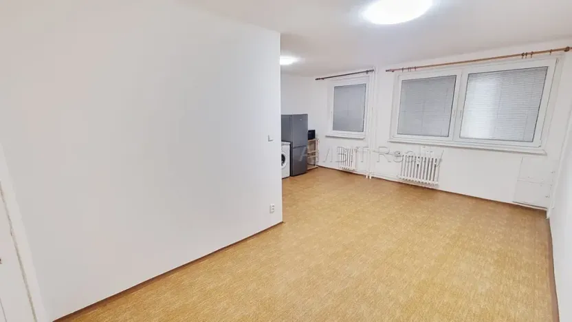 Pronájem bytu 1+kk, Praha - Hloubětín, Šestajovická, 30 m2