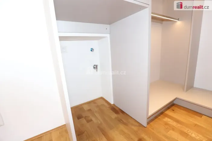 Pronájem bytu 2+kk, Praha - Podolí, Vodárenská, 57 m2
