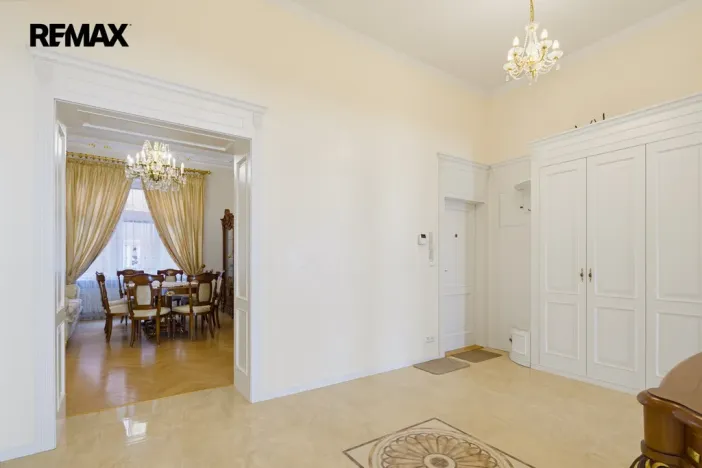 Prodej bytu 3+1, Karlovy Vary, Vřídelní, 104 m2