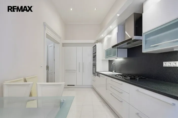 Prodej bytu 3+1, Karlovy Vary, Vřídelní, 104 m2