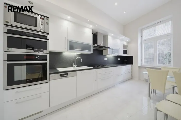 Prodej bytu 3+1, Karlovy Vary, Vřídelní, 104 m2