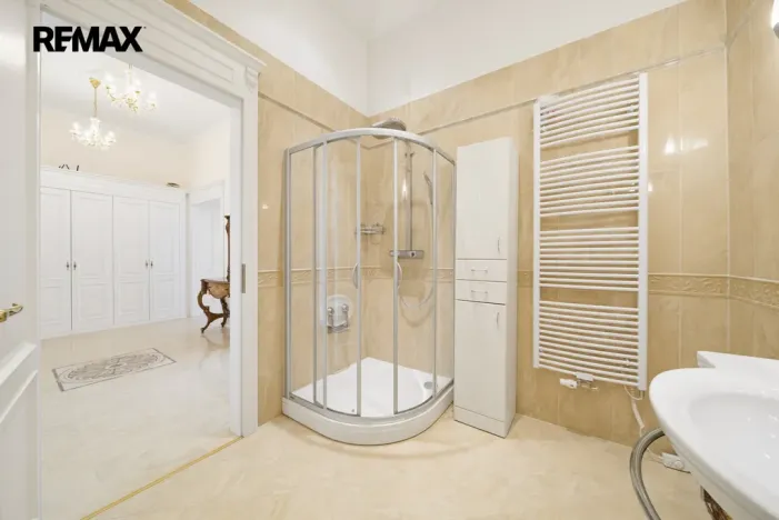 Prodej bytu 3+1, Karlovy Vary, Vřídelní, 104 m2