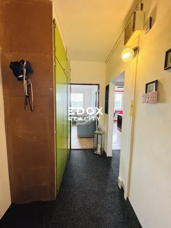 Prodej bytu 3+1, Říčany, Komenského náměstí, 64 m2