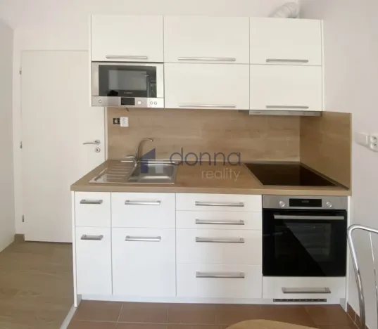 Pronájem bytu 1+kk, Praha, Přípotoční, 26 m2