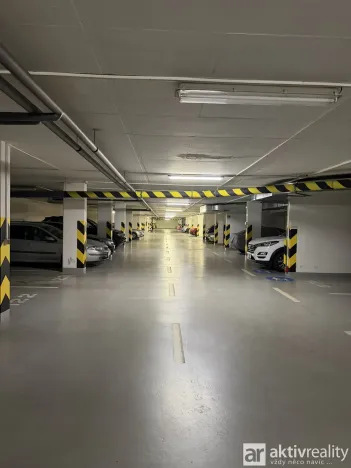 Pronájem garáže, Praha - Vokovice, Irská, 18 m2