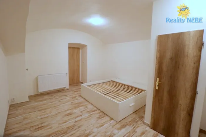 Pronájem bytu 1+kk, Praha - Košíře, Plzeňská, 21 m2