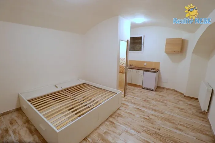 Pronájem bytu 1+kk, Praha - Košíře, Plzeňská, 21 m2