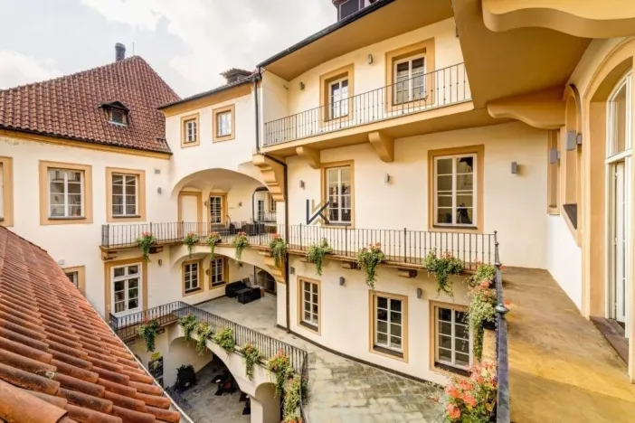 Pronájem kanceláře, Praha - Staré Město, Malé náměstí, 250 m2