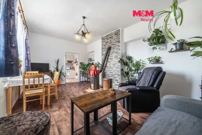 Prodej bytu 3+1, Suchomasty, 74 m2
