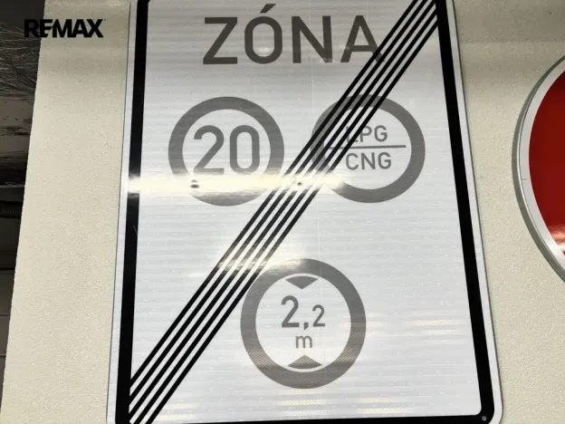 Pronájem garážového stání, Praha - Smíchov, Na Neklance, 25 m2