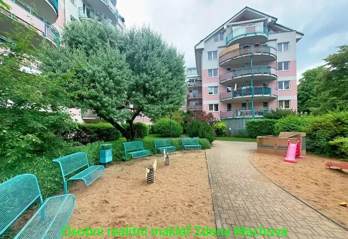 Pronájem bytu 2+kk, Praha - Strašnice, Gutova, 55 m2