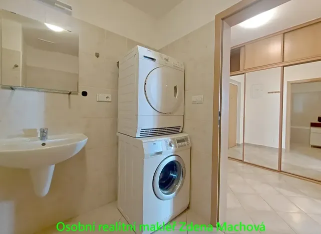 Pronájem bytu 2+kk, Praha - Strašnice, Gutova, 55 m2